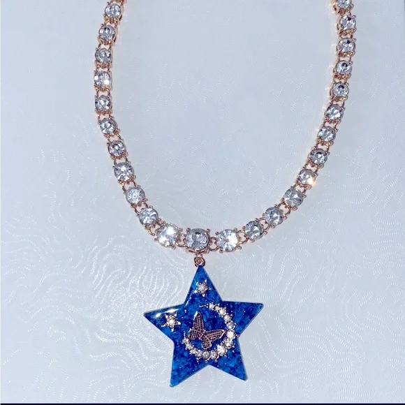 New Betsey Johnson
Star Short Pendant Necklace - Picture 6 of 10